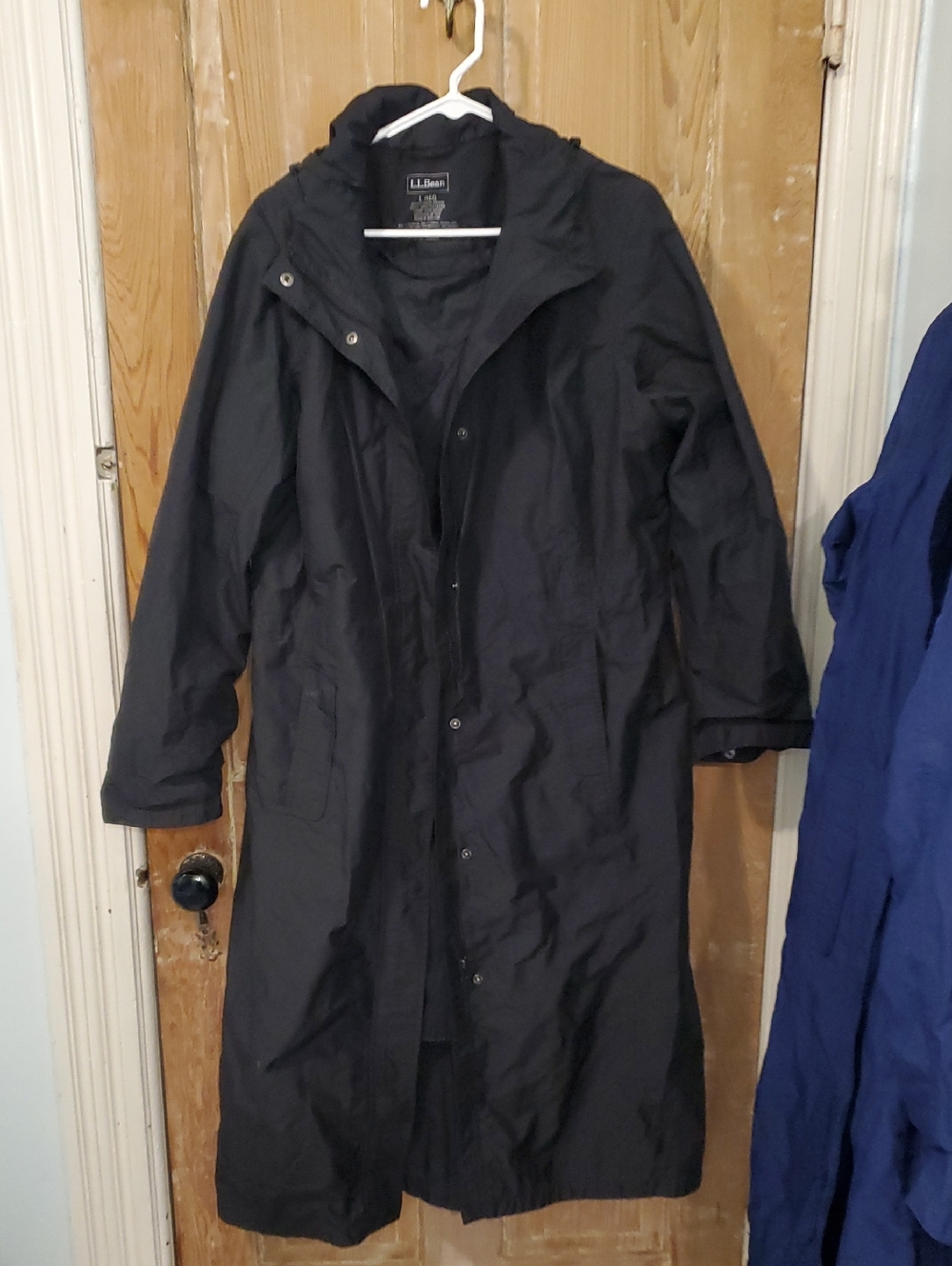 L.L. Bean Women's Long Hooded Raincoat- Black sz. L